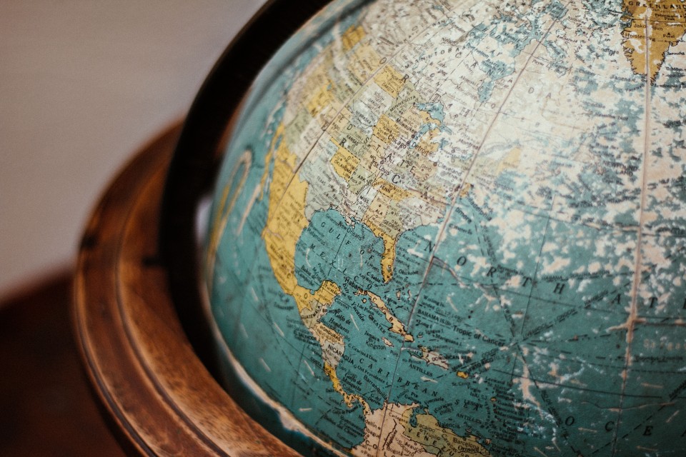 Welch.unsplsash.globe.